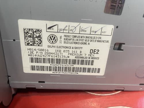 06-09 VOLKSWAGEN JETTA RADIO AM-FM-CD MP3 1K0 035 161 B VW109U - Thumbnail 4