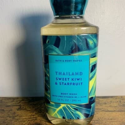 Bath & Body Works Sweet Kiwi & Starfruit Body Wash 10 fl oz Unisex - Image 1
