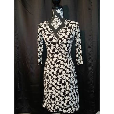 London Times Petites Fit & Flare Dress 3/4 Sleeve Floral V-Neck Womens Size 4P - Image 1