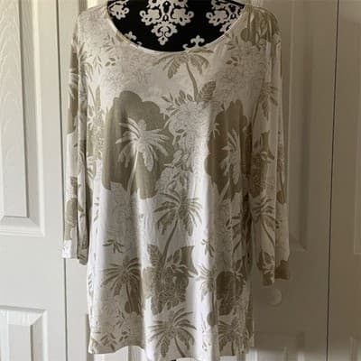 Palm Grove Women's 1X Beige Floral 3/4 Sleeve Scoop Neck Blouse Casual - Image 1