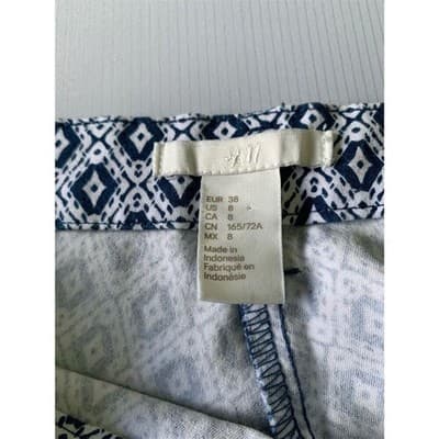 H&M Women's Size 8 Blue Geometric Print Cropped Pants - Thumbnail 3