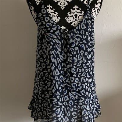 Cabi Women's Blue Animal Print Cami Blouse Size M Sleeveless Peplum - Image 1