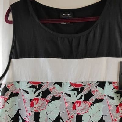 NWT Westy Womens Floral Print Tank Top Sleeveless Black/White Size Medium - Thumbnail 3
