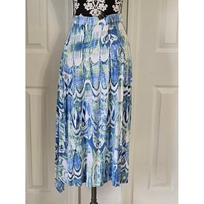 Womens Chico Blue White Abstract Print Knit Shirt size 1 - Image 1