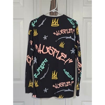 BAILEYS APPAREL Black Long Sleeve Graphic Tee Hustle Crown Graffiti Print Medium - Thumbnail 8