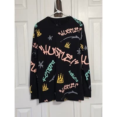 BAILEYS APPAREL Black Long Sleeve Graphic Tee Hustle Crown Graffiti Print Medium - Thumbnail 2