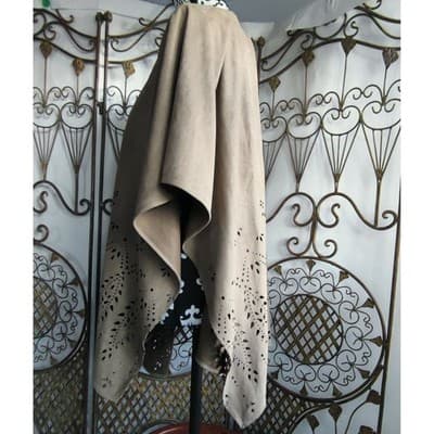 Chicos Faux Suede Tan Laser Cut Poncho Wrap One Size Floral Eyelet Shawl OS - Thumbnail 10
