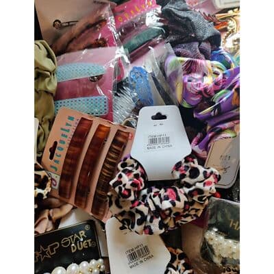 20 PC LOT Fashion Hair Accessories Salvage Shelf Pulls Assorted Styles and Brand - Thumbnail 9