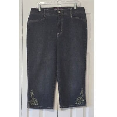 Gloria Vanderbilt Women's Capri Jeans Size 12 Blue Embroidered Cuffs - Thumbnail 11