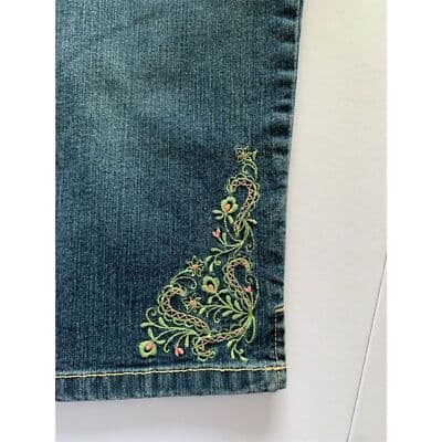 Gloria Vanderbilt Women's Capri Jeans Size 12 Blue Embroidered Cuffs - Thumbnail 8
