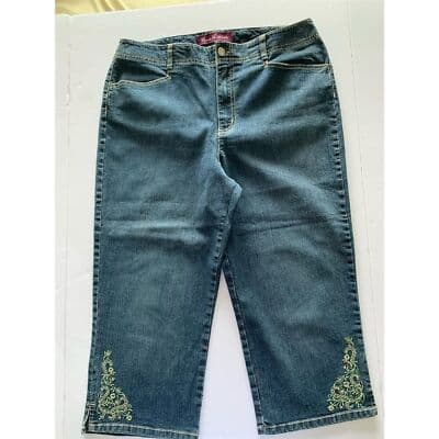 Gloria Vanderbilt Women's Capri Jeans Size 12 Blue Embroidered Cuffs - Thumbnail 7