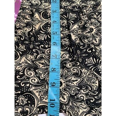 Huefulin's Women's M Black Paisley Print Elastic Waist Shorts - Thumbnail 2