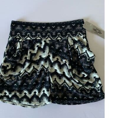 Indero Women's Zigzag Pattern Shorts Size S/M Elastic Waistband - Thumbnail 2