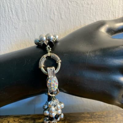 Pretty Silver Tone Faux Pearl Crystal Bead and Rhinestone Bracelet - Thumbnail 2