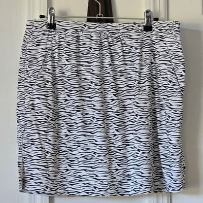 Green Lamb Zebra Print Golf Skort Athletic Skirt M M - Image 1