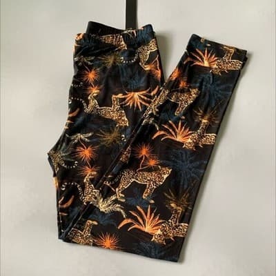 Hawaiian Leopard Print Leggings - Thumbnail 3