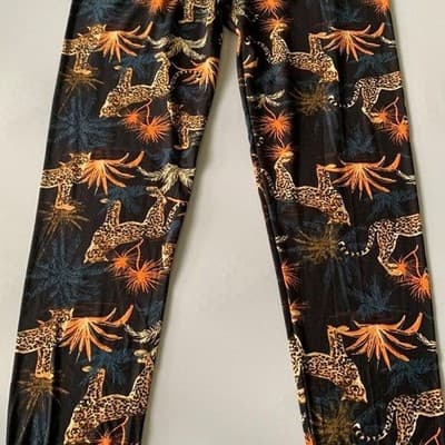Hawaiian Leopard Print Leggings - Image 1