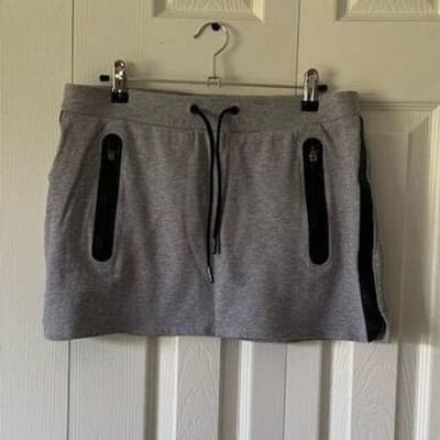 Fabletics Women's Gray Skirt M Leather Detail Zipper Pockets Casual - Thumbnail 6