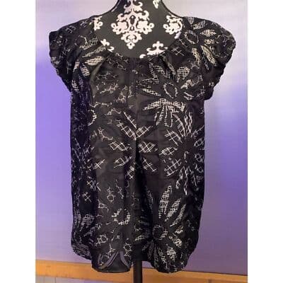 Chaus Women's Petite Floral Blouse Black Short Sleeve Size 8 Lightweight - Thumbnail 3