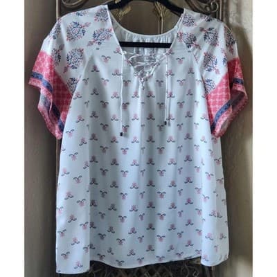 Women's Short Sleeve Top St John's Bay Size PM RN#93677 Laced v-neck - Image 1