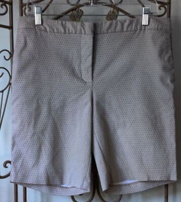 Mario Serrani Italy Bermuda Shorts 10 Women Tan White Geometric Pockets - Image 1