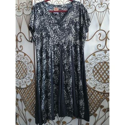 Pearls Black White Floral Dotted V Neck Short Sleeve Midi Dress Size Plus - Image 1