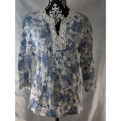 CD Petites Blue White Floral Crinkle Tunic Top Petite PS - Image 1