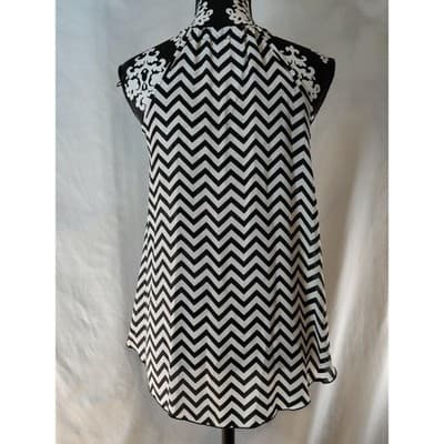 Tyche Black White Chevron Halter Neck Flowy Tunic Top Shirt Small - Thumbnail 2