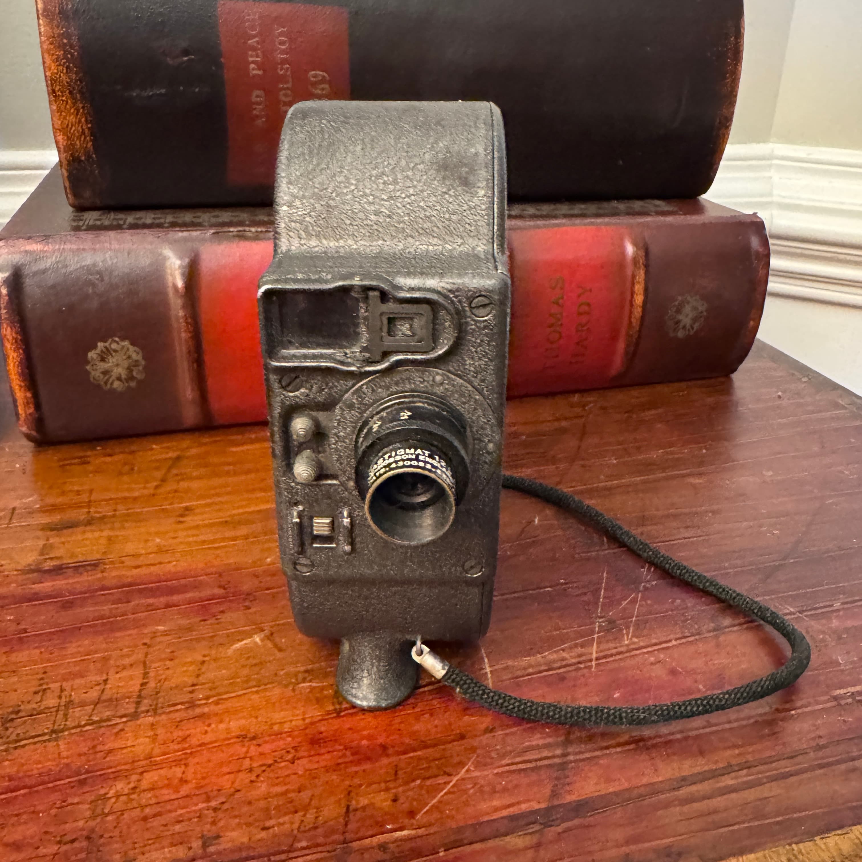 Bell & Howell Film Double Run Eight Camera - Thumbnail 3