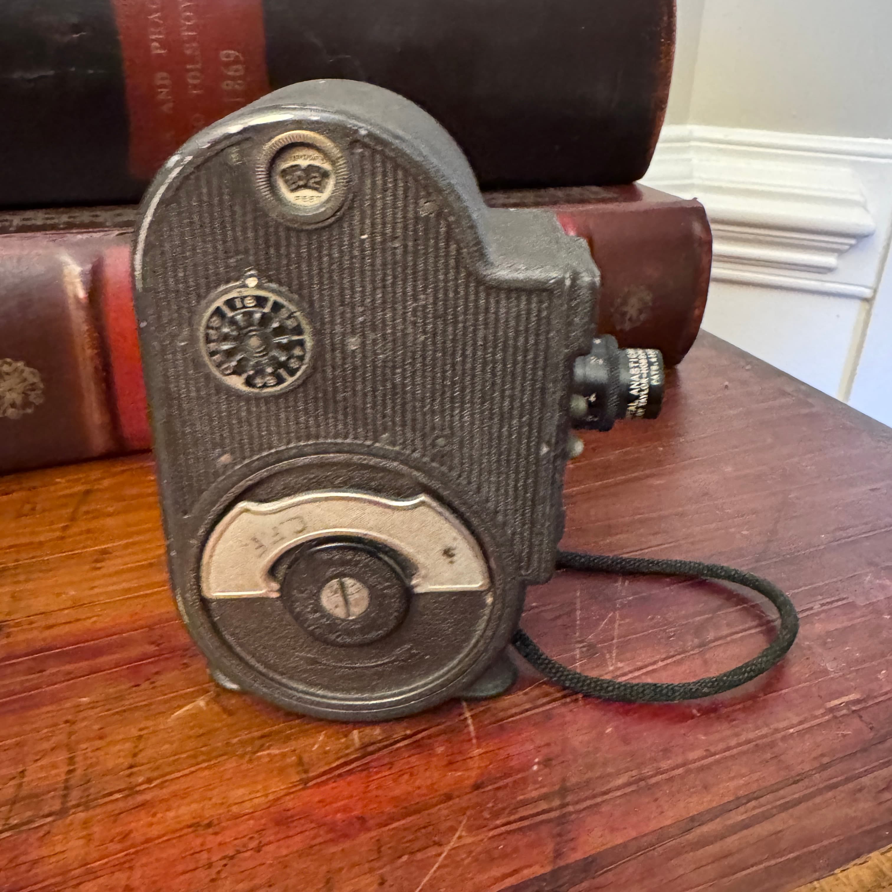 Bell & Howell Film Double Run Eight Camera - Thumbnail 4