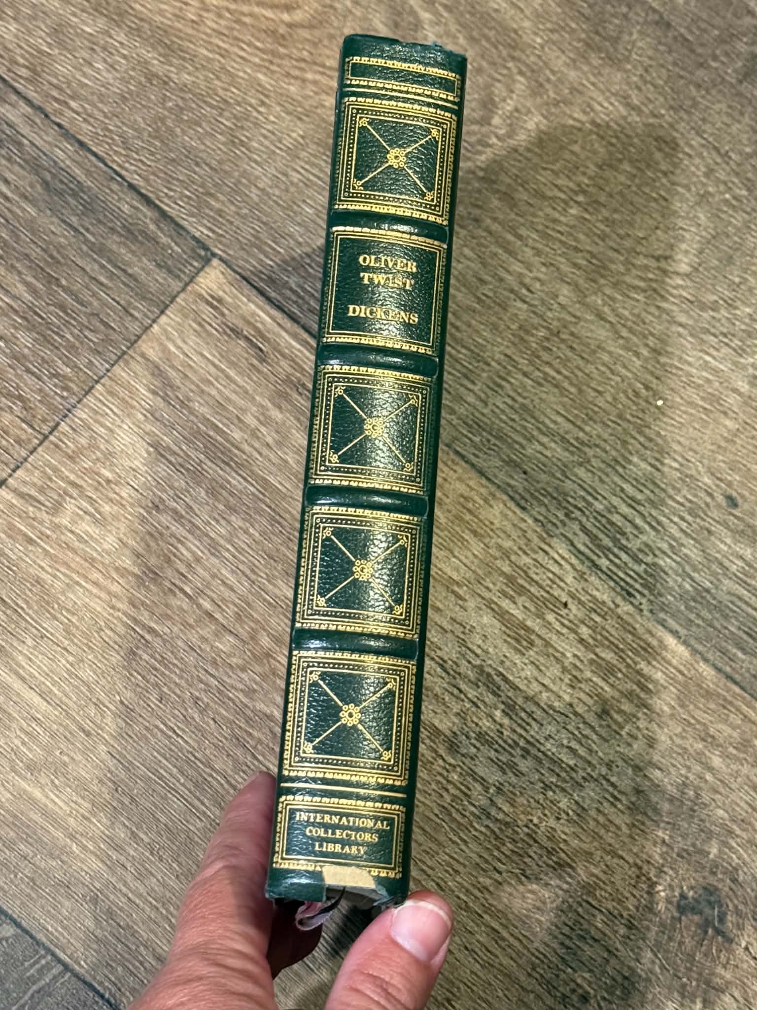 Oliver Twist by Dickens - Thumbnail 3