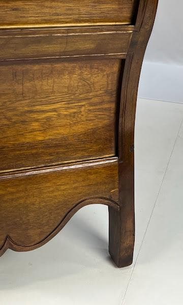 Vintage French Provincial Style Carved Bombé Commode - Thumbnail 8
