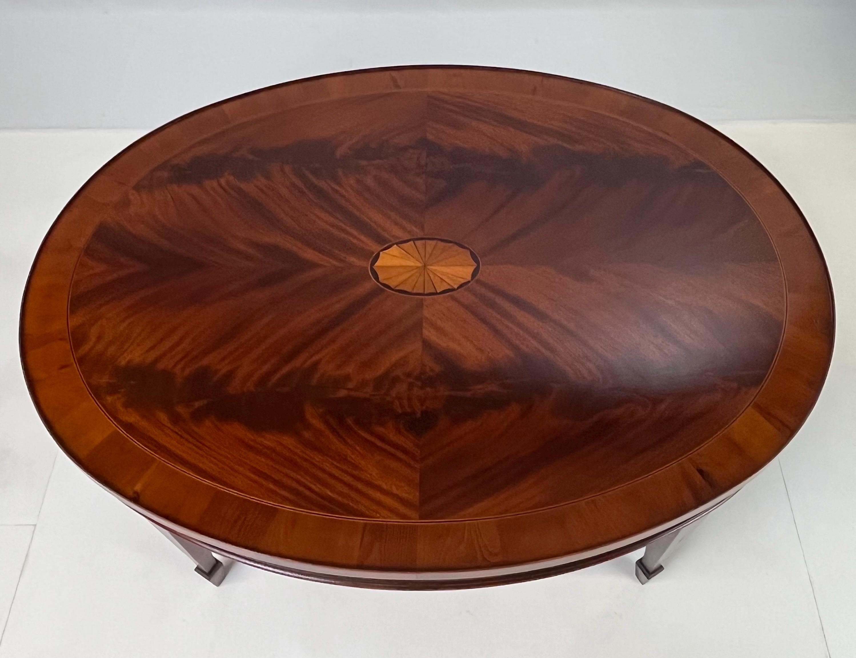 Hekman Grand Rapids Inlaid Crotch Mahogany Oval Coffee Table - Thumbnail 4