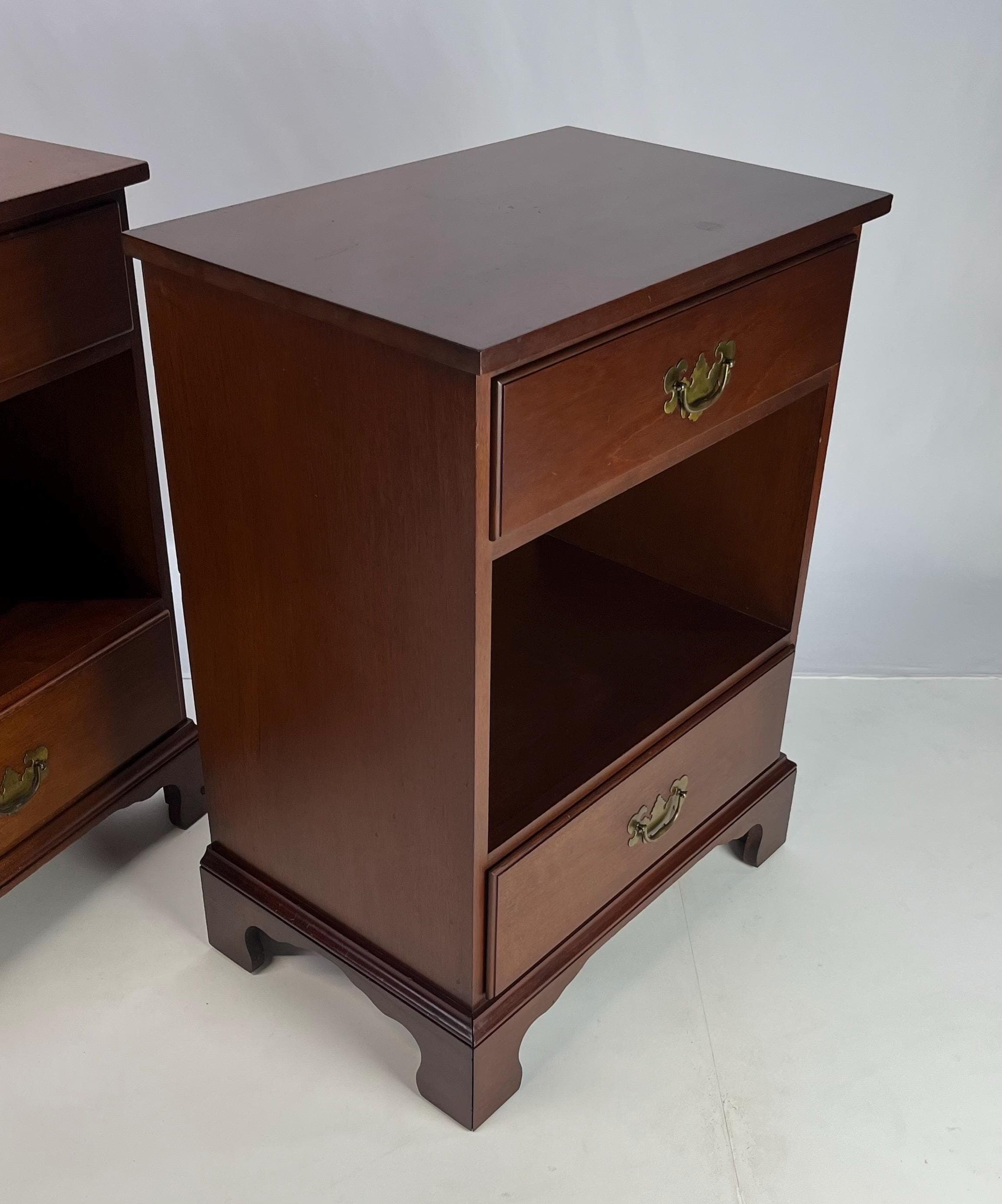 Vintage Chippendale Style Mahogany Open Cubby Nightstands - A Pair - Thumbnail 4