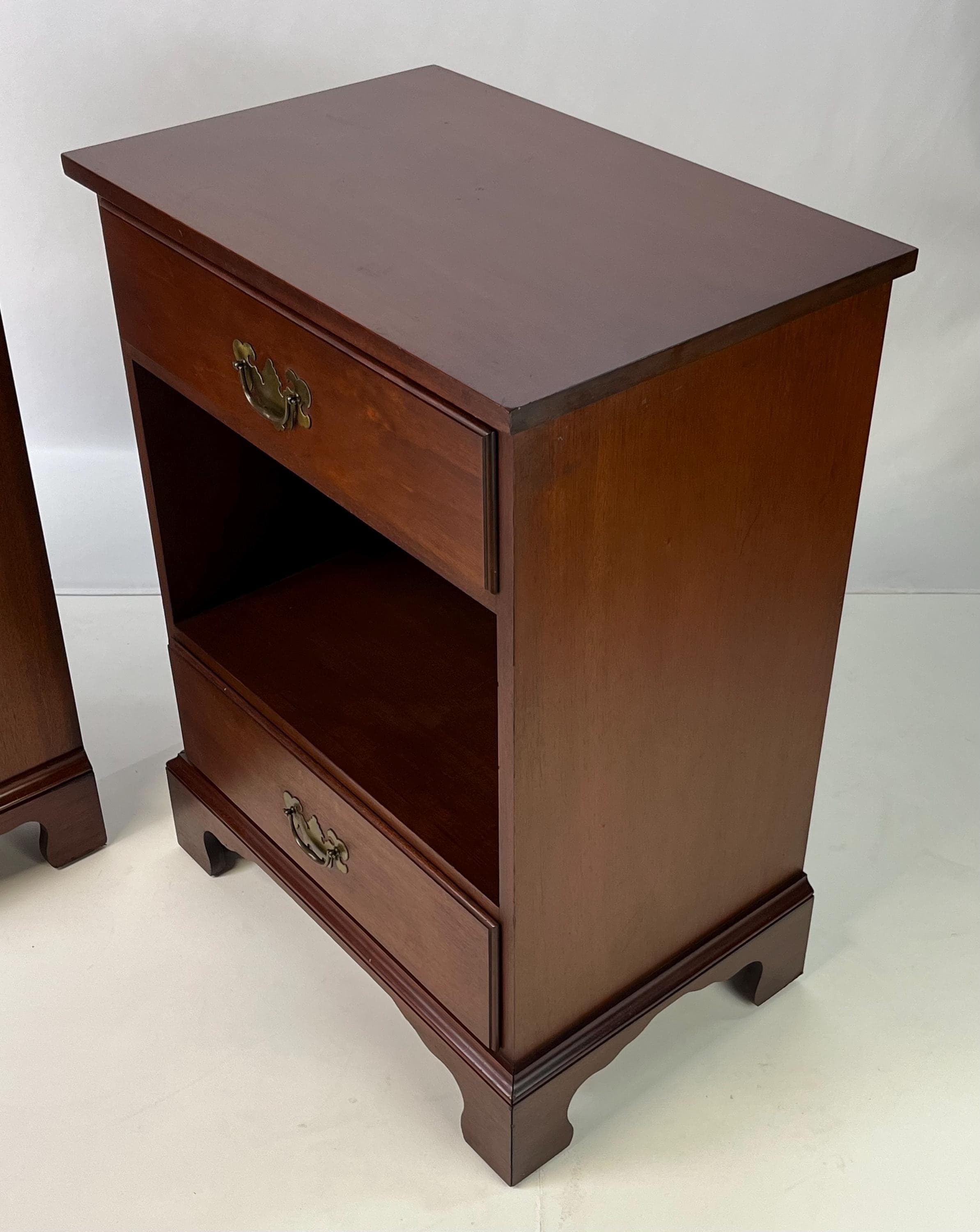 Vintage Chippendale Style Mahogany Open Cubby Nightstands - A Pair - Thumbnail 9