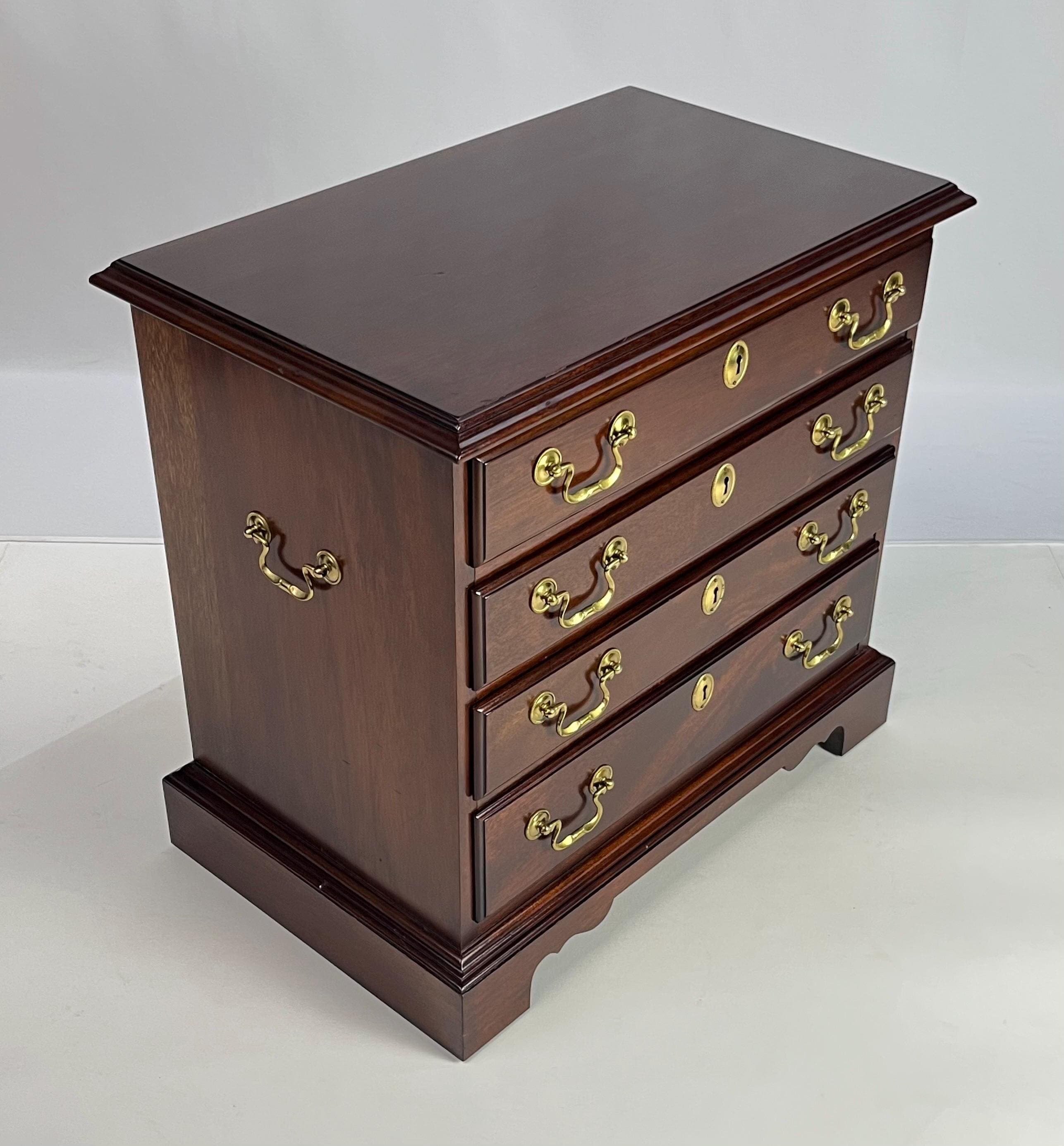 Councill Craftsmen Mahogany 4-Drawer Bedside Chest - Thumbnail 3