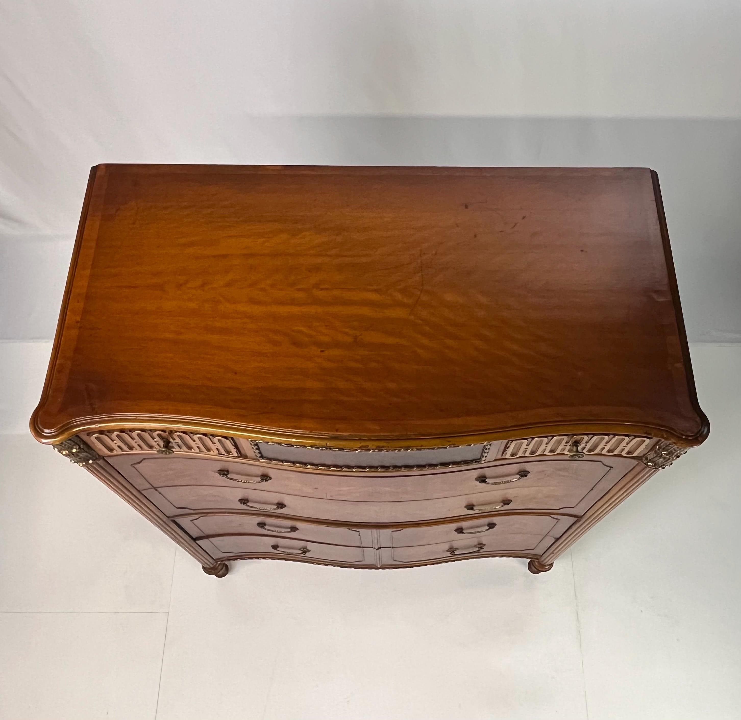 Early 20th Century Neoclassical Serpentine Chest of Drawers - Thumbnail 8