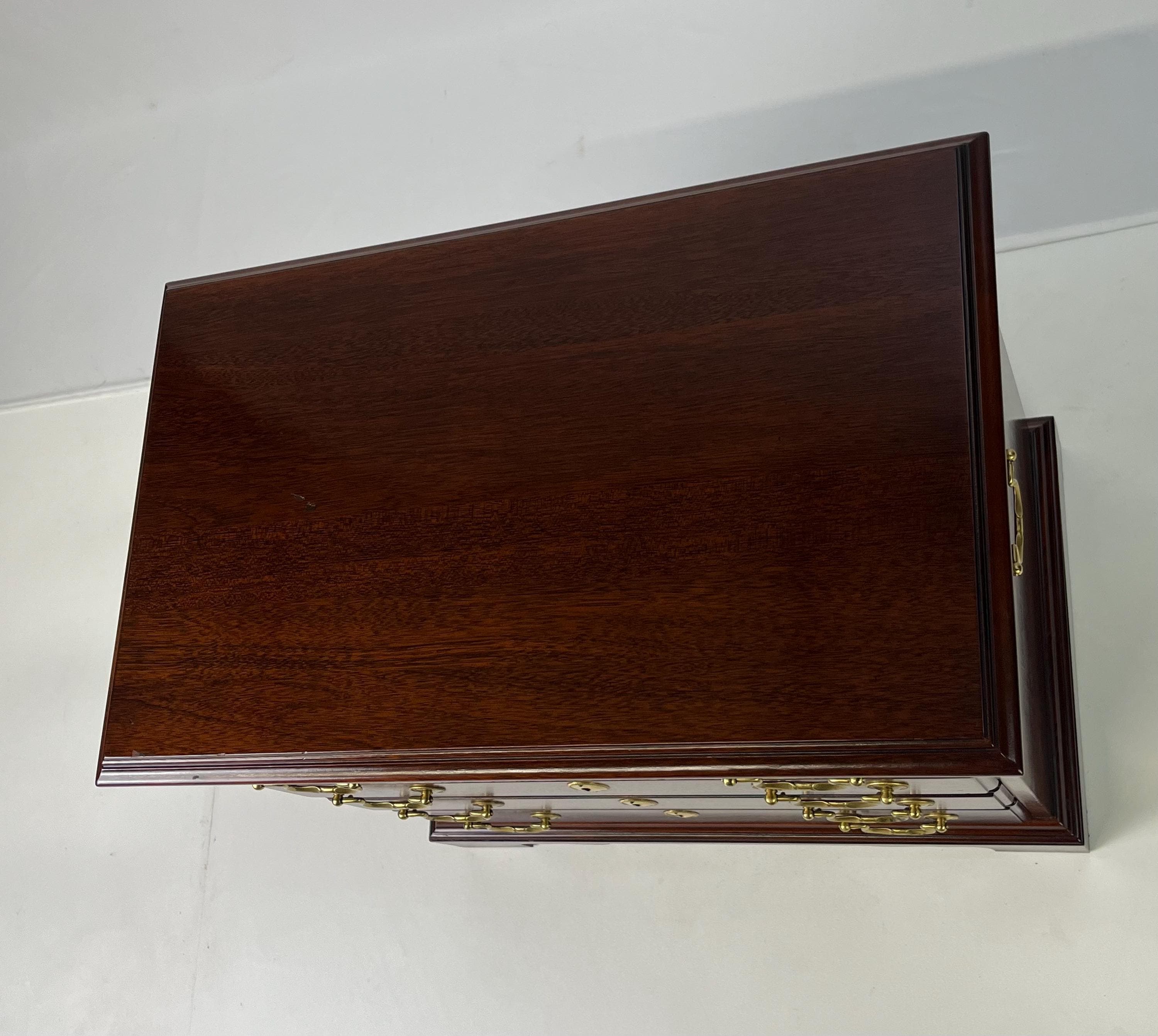 Councill Craftsmen Mahogany 4-Drawer Bedside Chest - Thumbnail 9