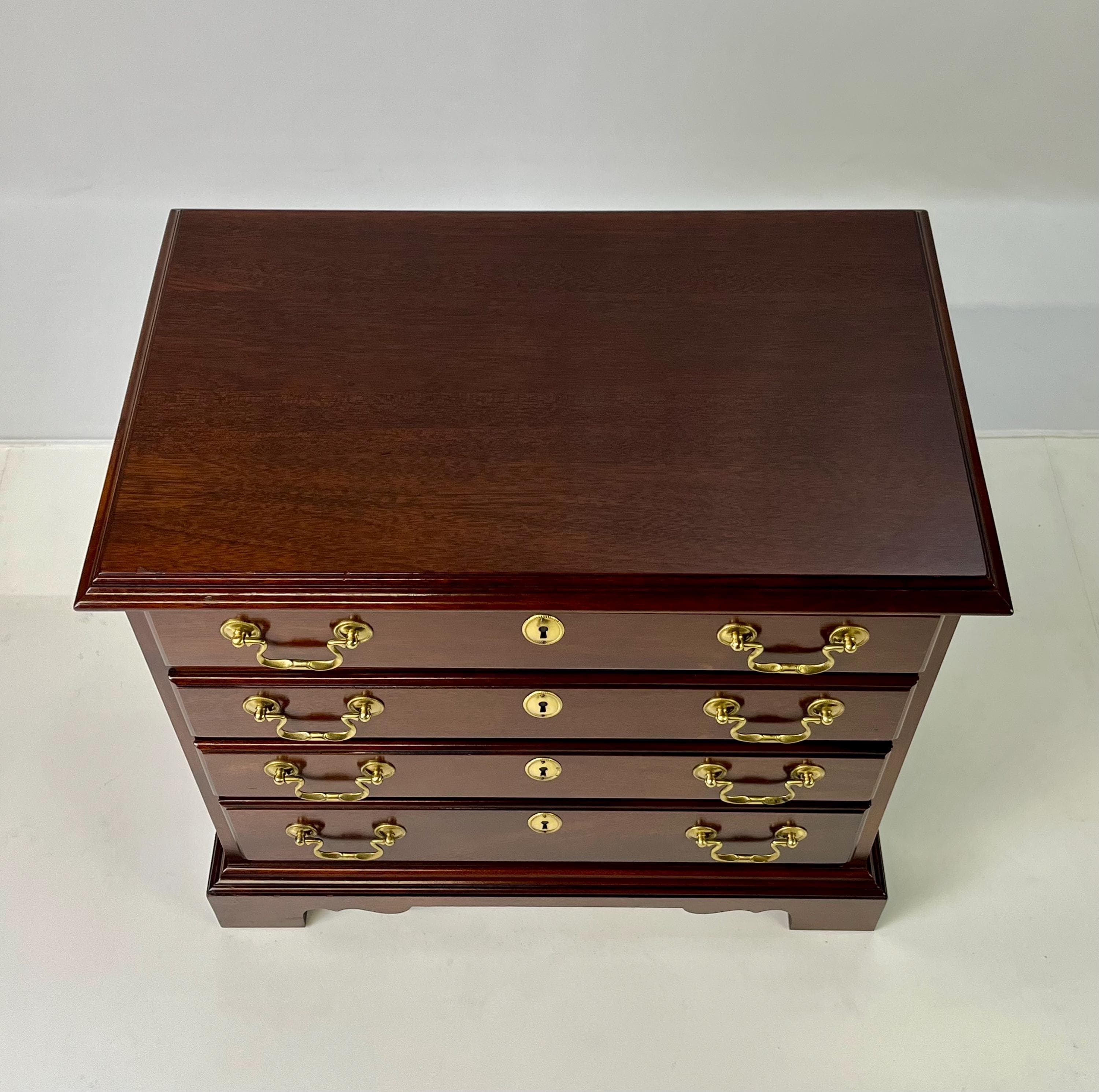 Councill Craftsmen Mahogany 4-Drawer Bedside Chest - Thumbnail 10