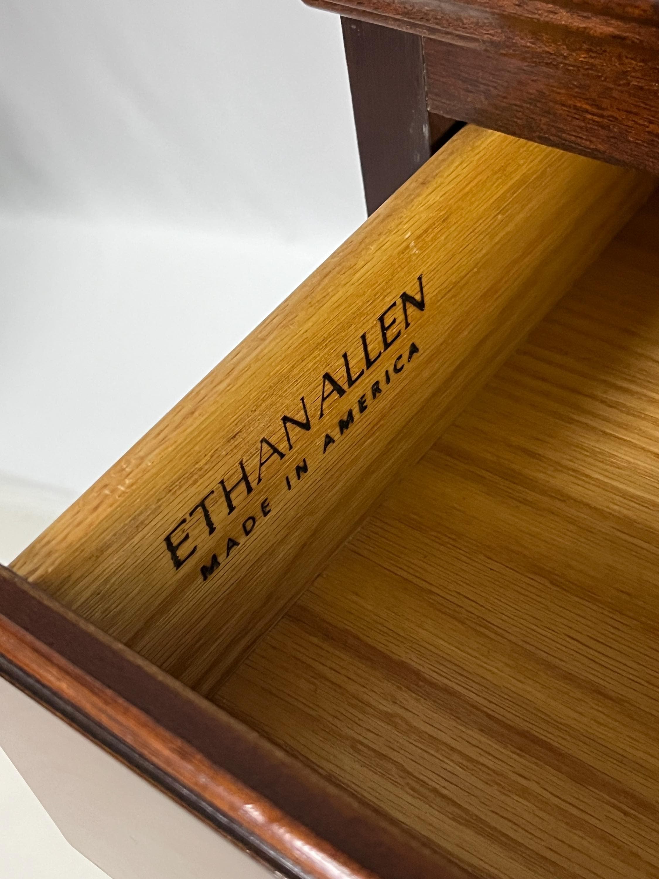 Vintage Ethan Allen Georgian Style Mahogany Breakfront China Cabinet - Thumbnail 11