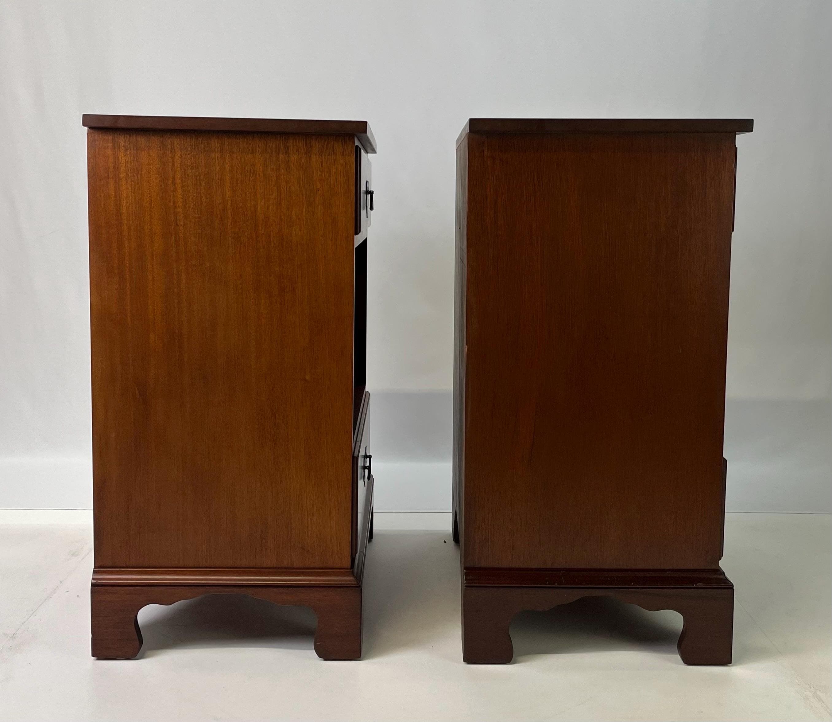 Vintage Chippendale Style Mahogany Open Cubby Nightstands - A Pair - Thumbnail 5