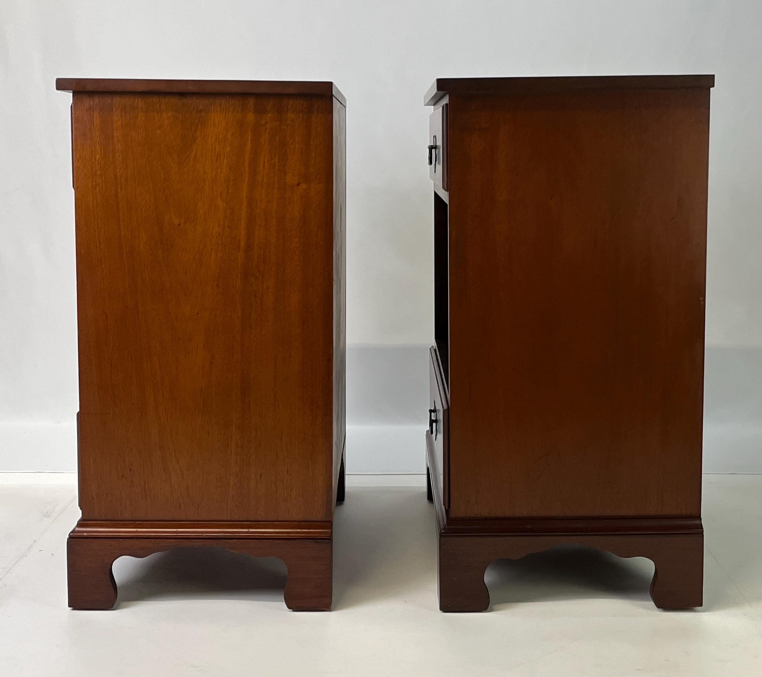 Vintage Chippendale Style Mahogany Open Cubby Nightstands - A Pair - Thumbnail 7