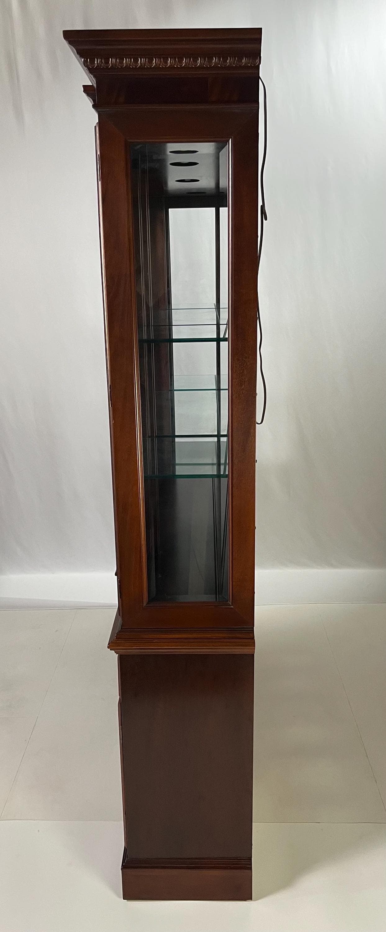 Vintage Ethan Allen Georgian Style Mahogany Breakfront China Cabinet - Thumbnail 7