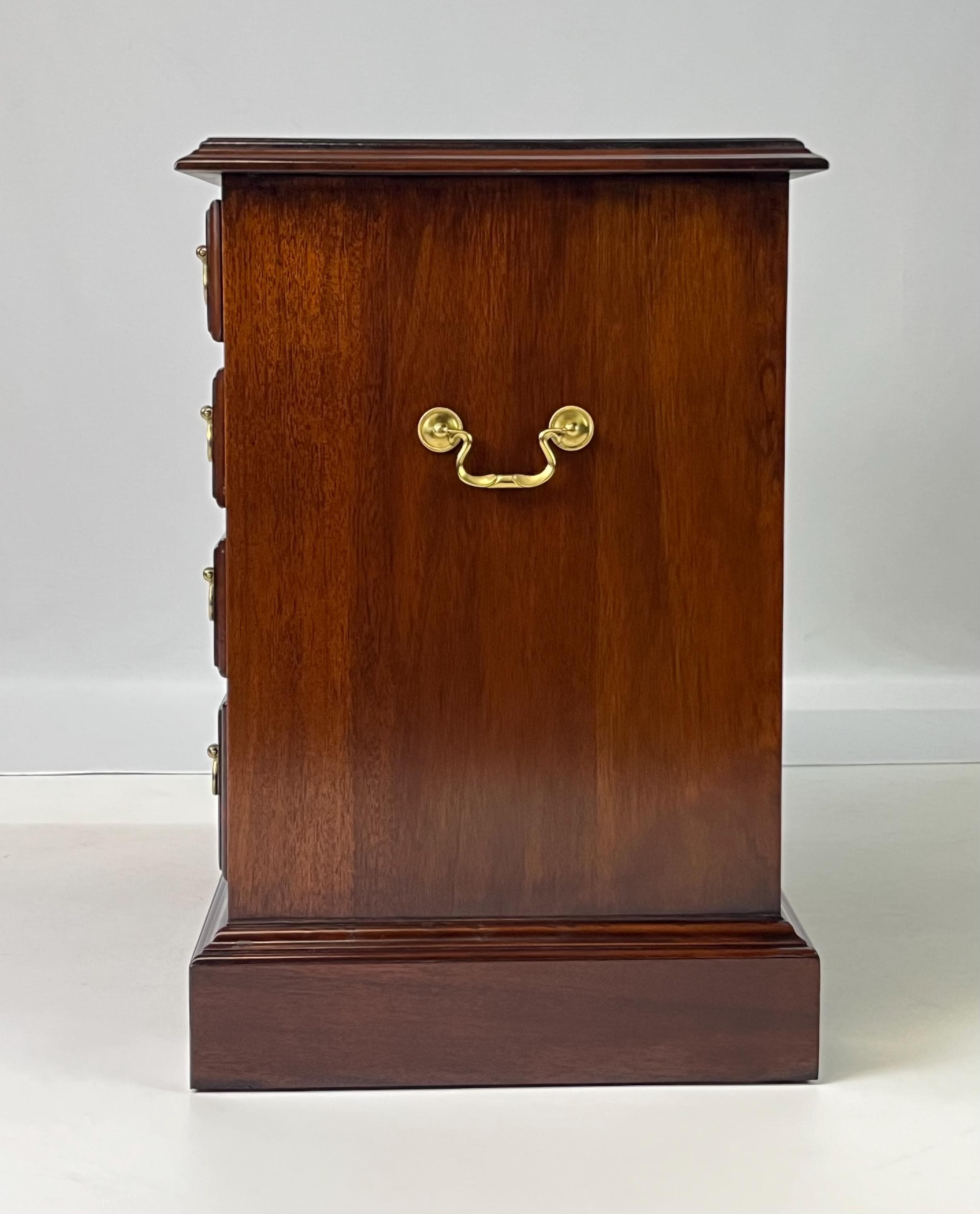 Councill Craftsmen Mahogany 4-Drawer Bedside Chest - Thumbnail 6