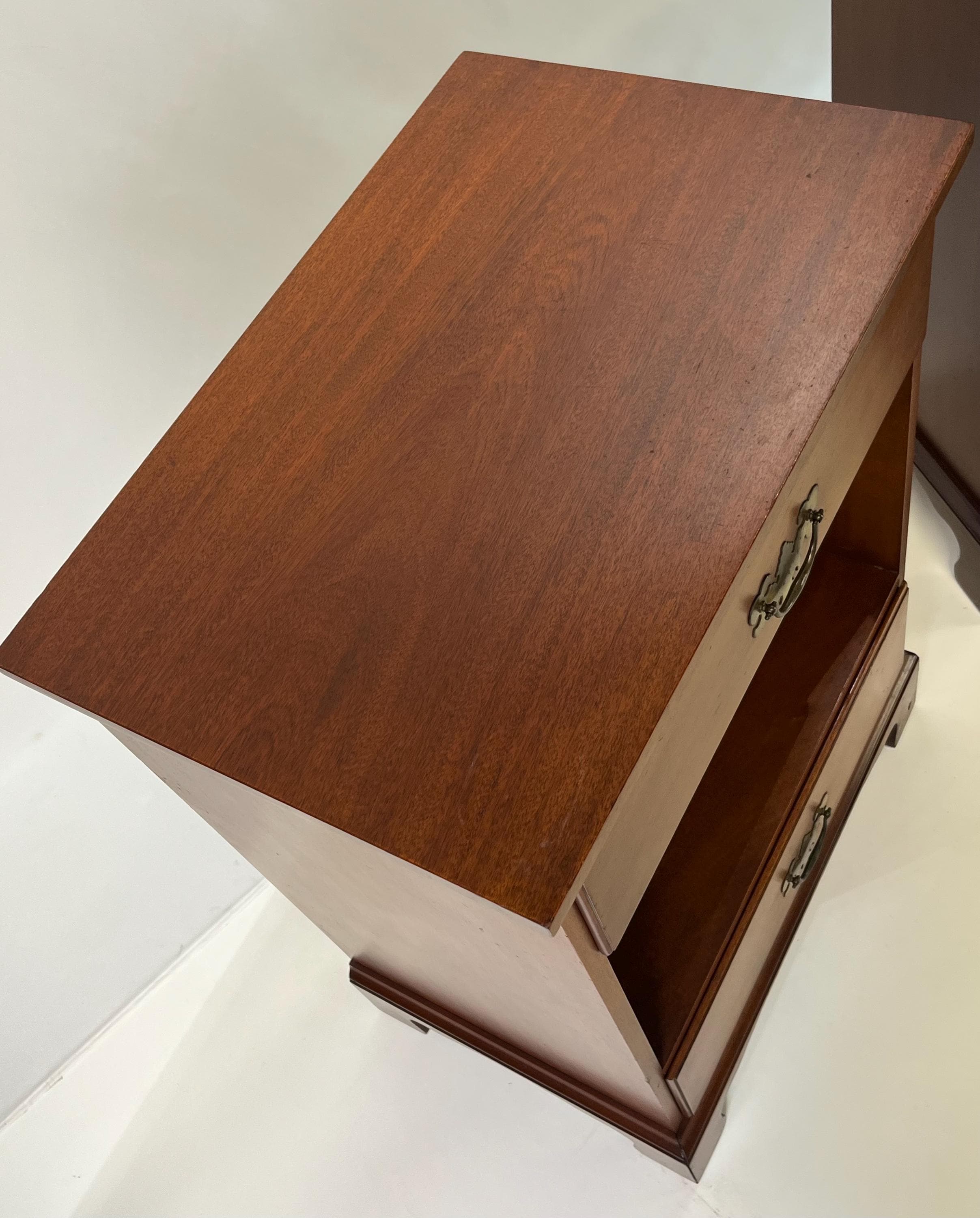 Vintage Chippendale Style Mahogany Open Cubby Nightstands - A Pair - Thumbnail 10