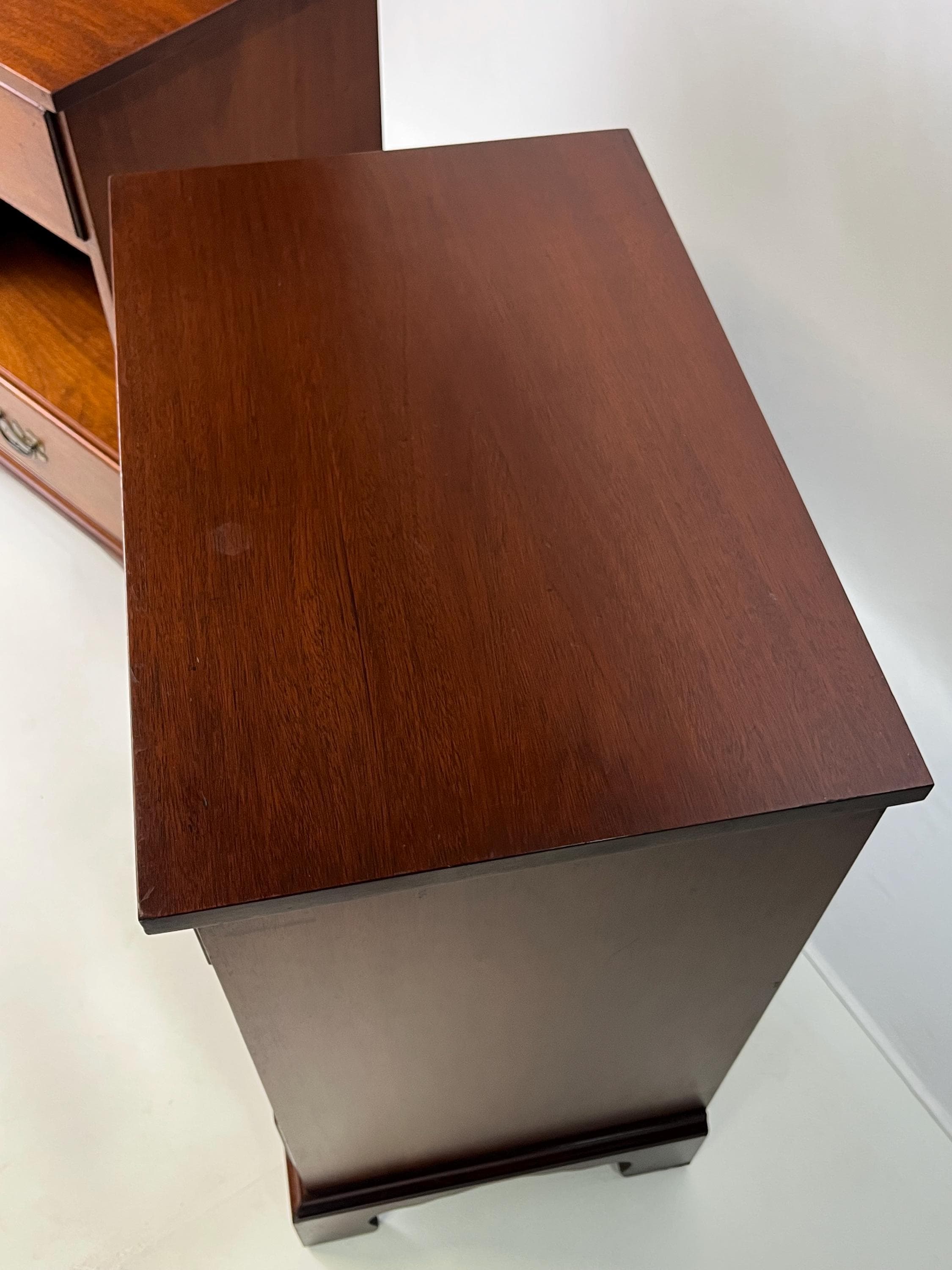 Vintage Chippendale Style Mahogany Open Cubby Nightstands - A Pair - Thumbnail 14