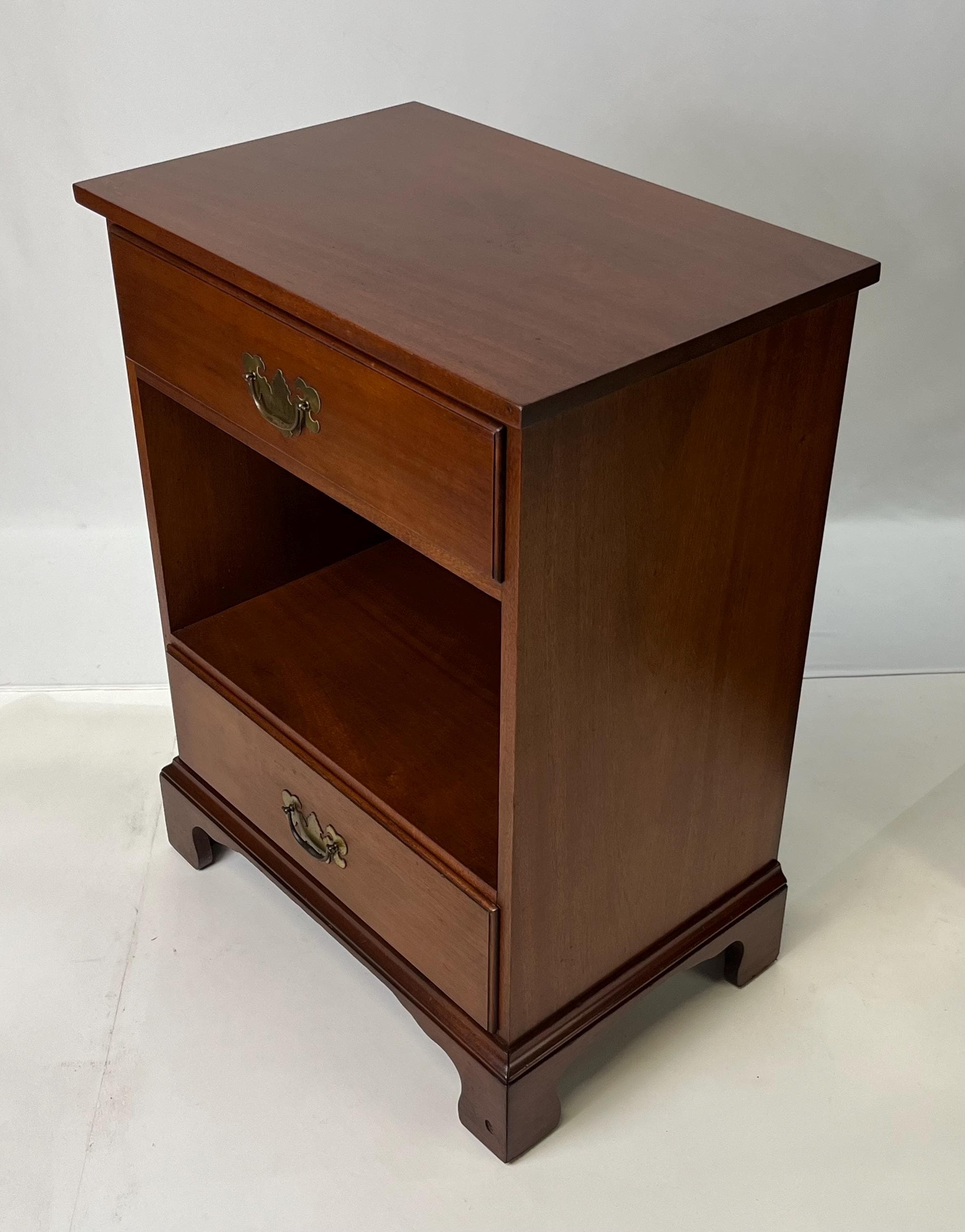 Vintage Chippendale Style Mahogany Open Cubby Nightstands - A Pair - Thumbnail 8