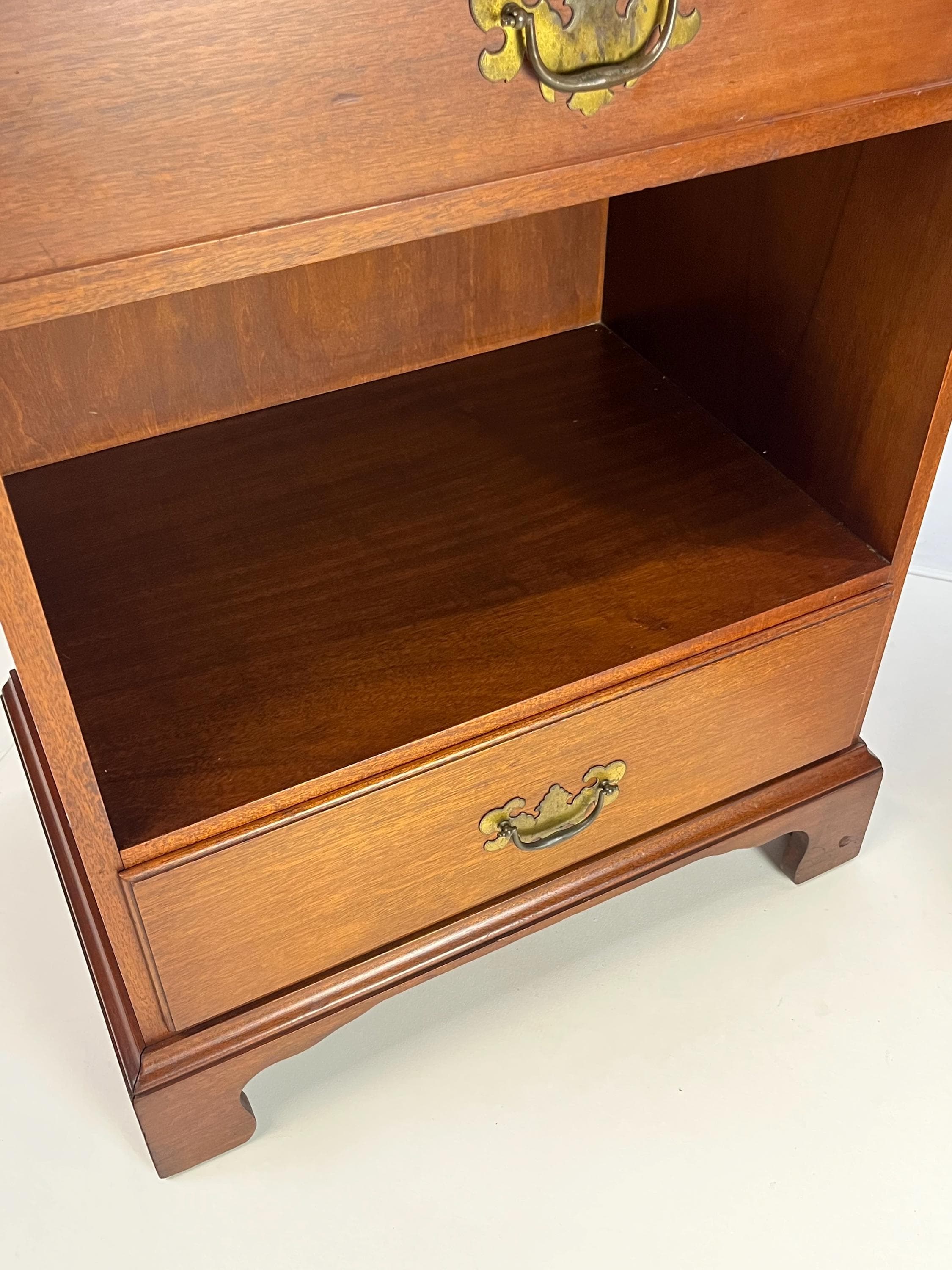 Vintage Chippendale Style Mahogany Open Cubby Nightstands - A Pair - Thumbnail 13