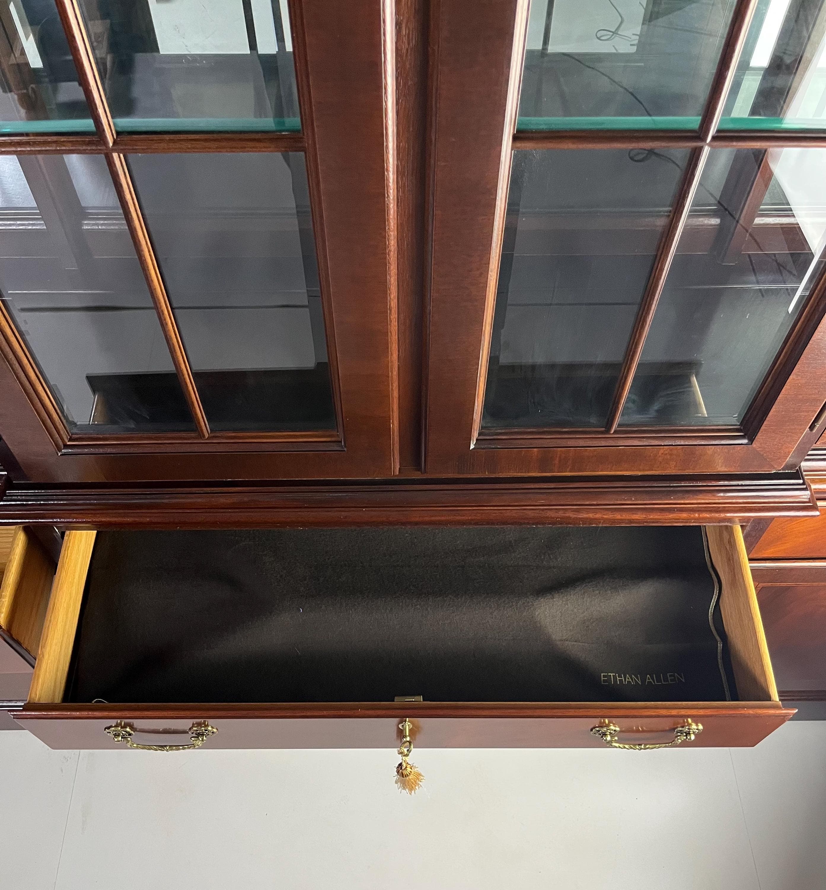 Vintage Ethan Allen Georgian Style Mahogany Breakfront China Cabinet - Thumbnail 13