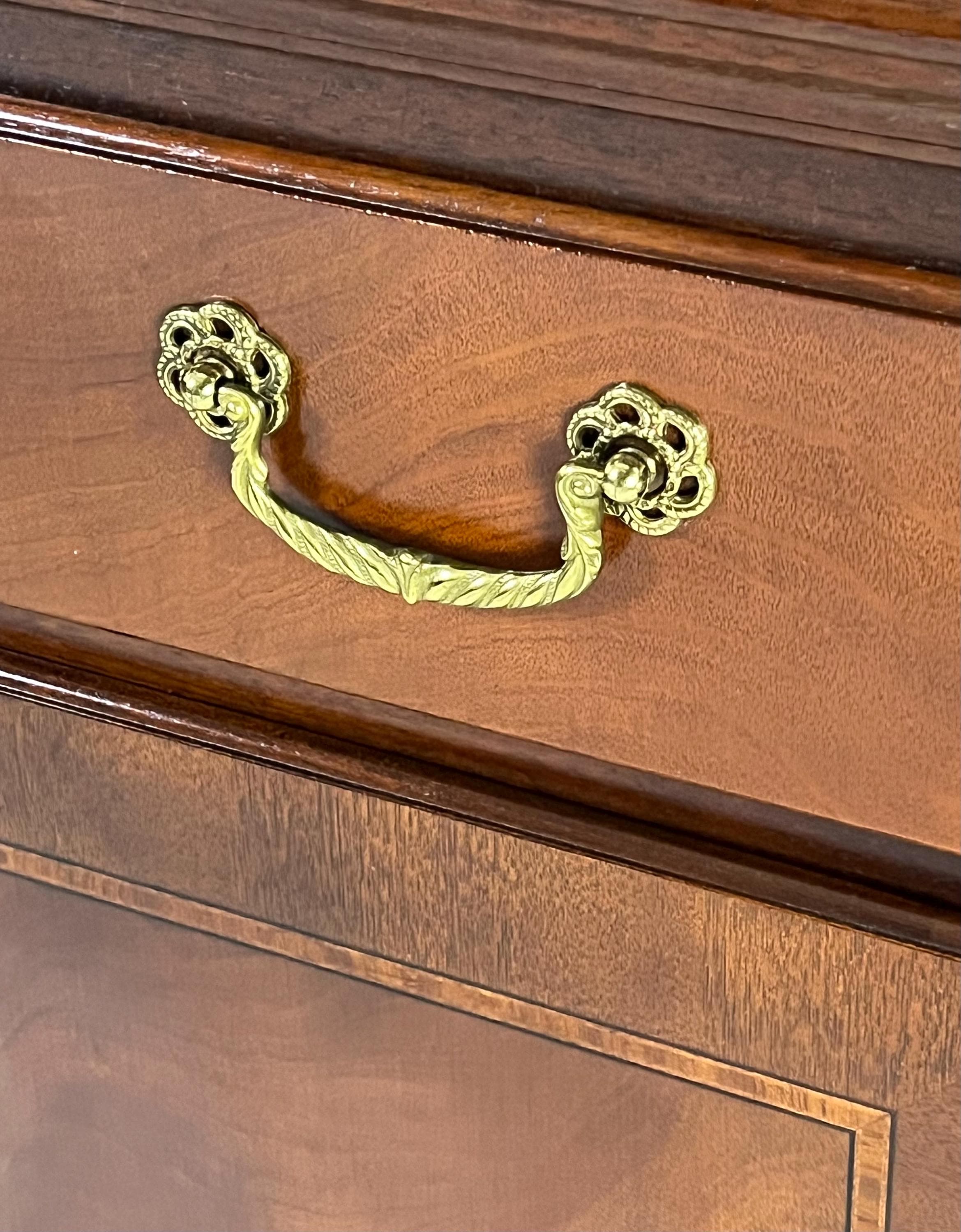 Vintage Ethan Allen Georgian Style Mahogany Breakfront China Cabinet - Thumbnail 10